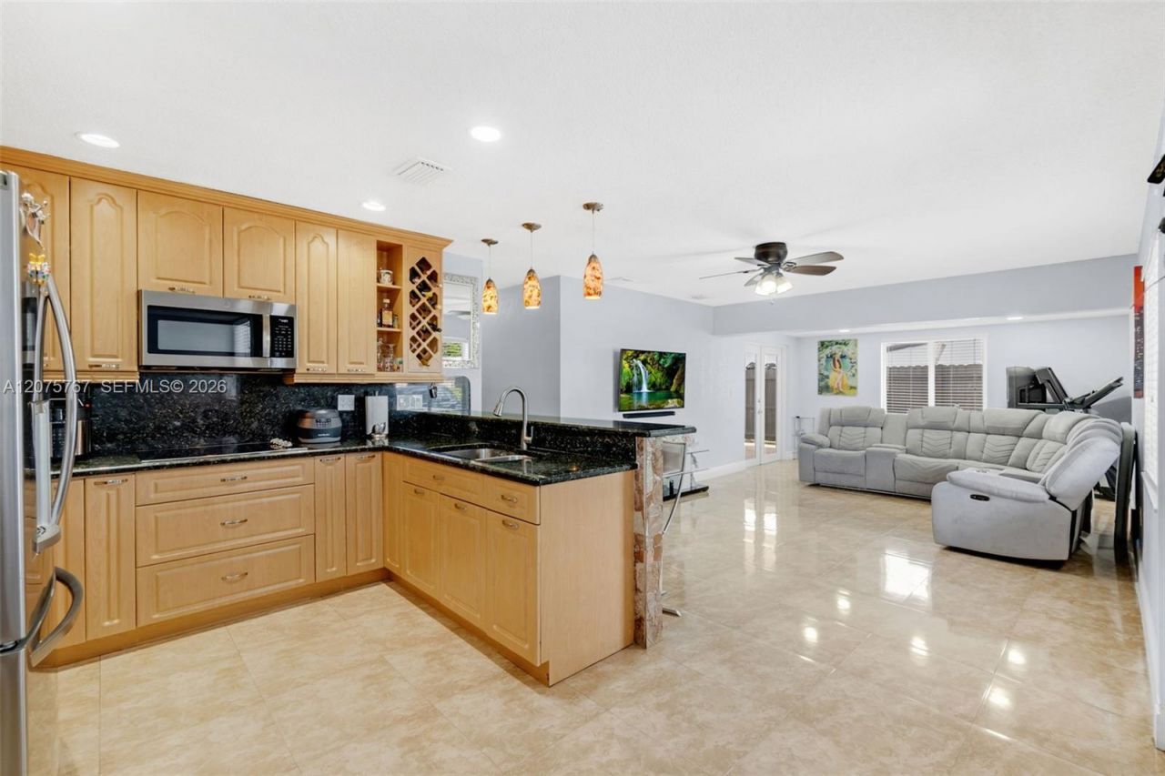 6049 W 14th Ct, Hialeah, FL 33012 Photo