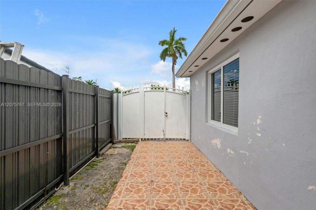 6049 W 14th Ct, Hialeah, FL 33012 Photo