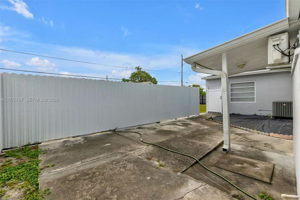 6049 W 14th Ct, Hialeah, FL 33012 Photo