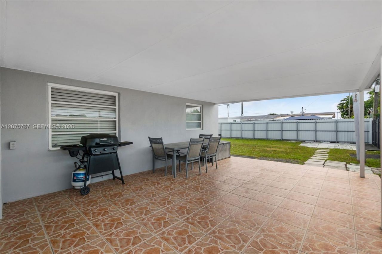 6049 W 14th Ct, Hialeah, FL 33012 Photo