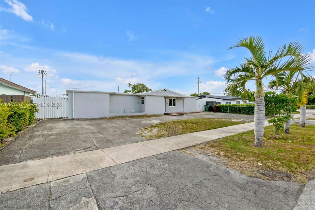 6049 W 14th Ct, Hialeah, FL 33012 Photo