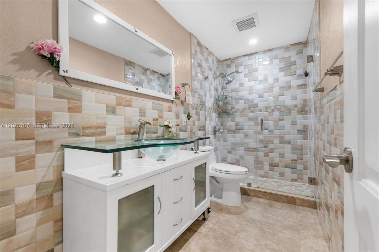 6049 W 14th Ct, Hialeah, FL 33012 Photo