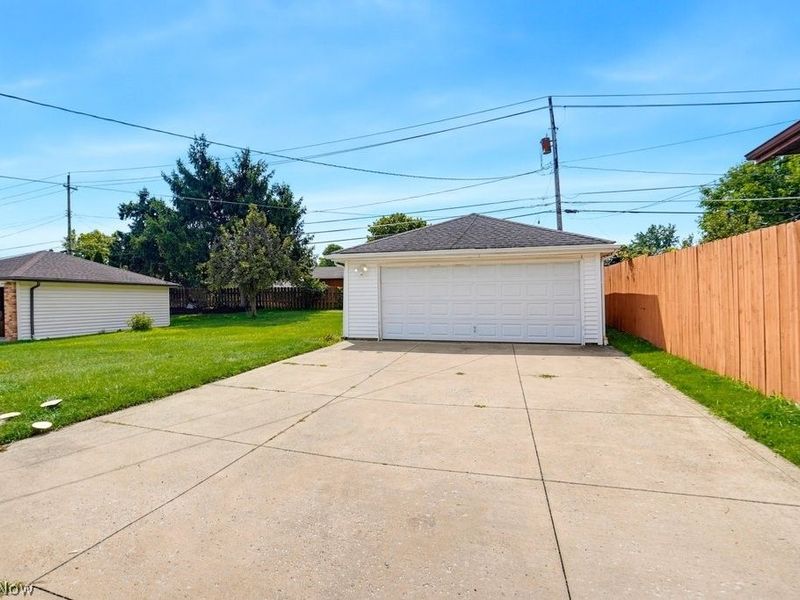3407 Friar Drive, Parma, OH 44134 Photo 2