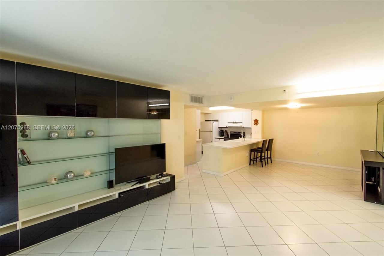 1623 Collins Ave , Unit 312, Miami Beach, FL 33139 Photo