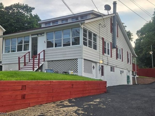 34 Outlook Ave, Mount Olive, NJ 07828