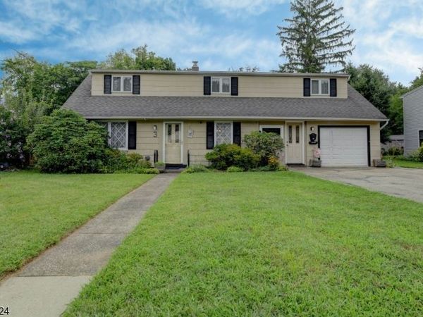3 Village Rd, Pequannock, NJ 07444