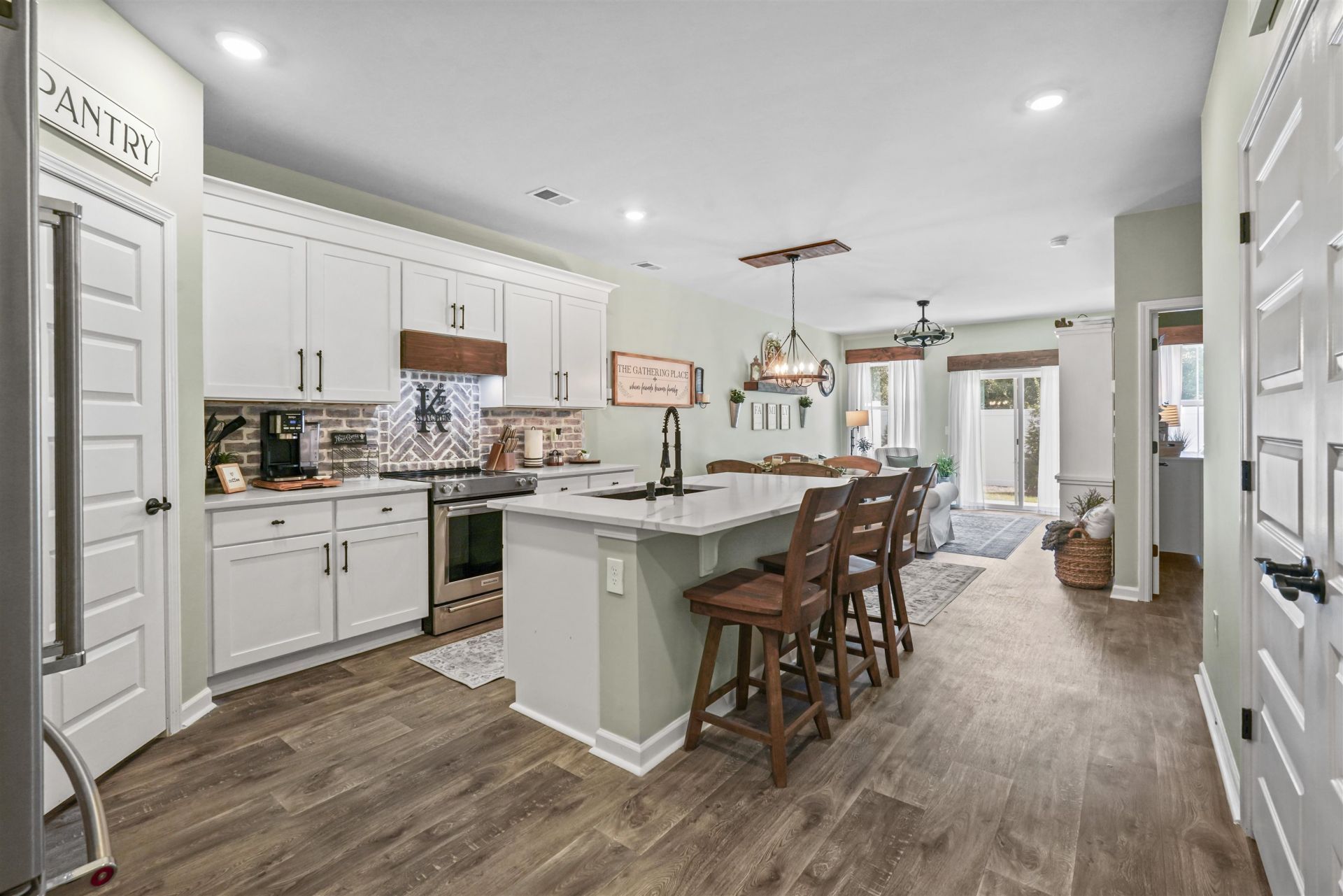2081 Victory Way Photo 4