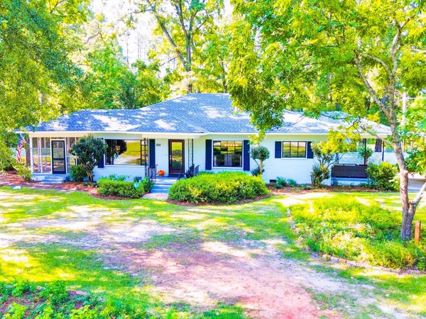 826 E McCarty Street, Sandersville, GA 31082