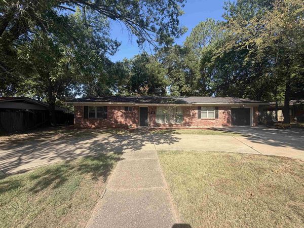 1309 Donaghey Avenue, Conway, AR 72034