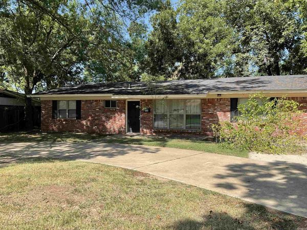1309 Donaghey Avenue, Conway, AR 72034