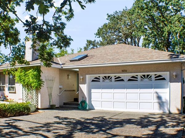 1650 Midgard Ave, Saanich, BC V8P 2Y3