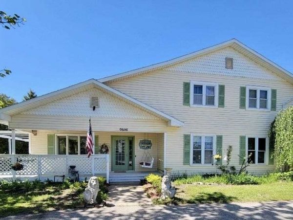 06141 S Old 31 Road, Charlevoix, MI 49720