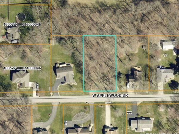 8033 W Applewood Drive , La Porte, IN 46350