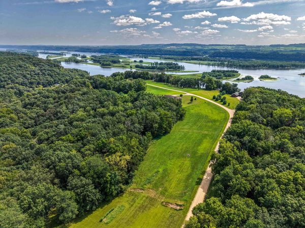 5016 Starlight Lane, Cassville, WI 53806