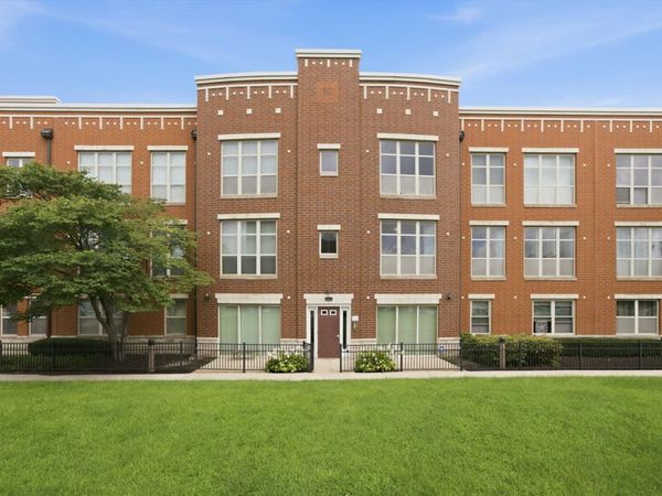 318 E 25th Place, Unit 2E, Chicago, IL 60616