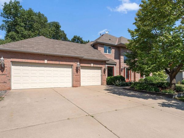 339 Oak Ridge Drive, Vadnais Heights, MN 55127