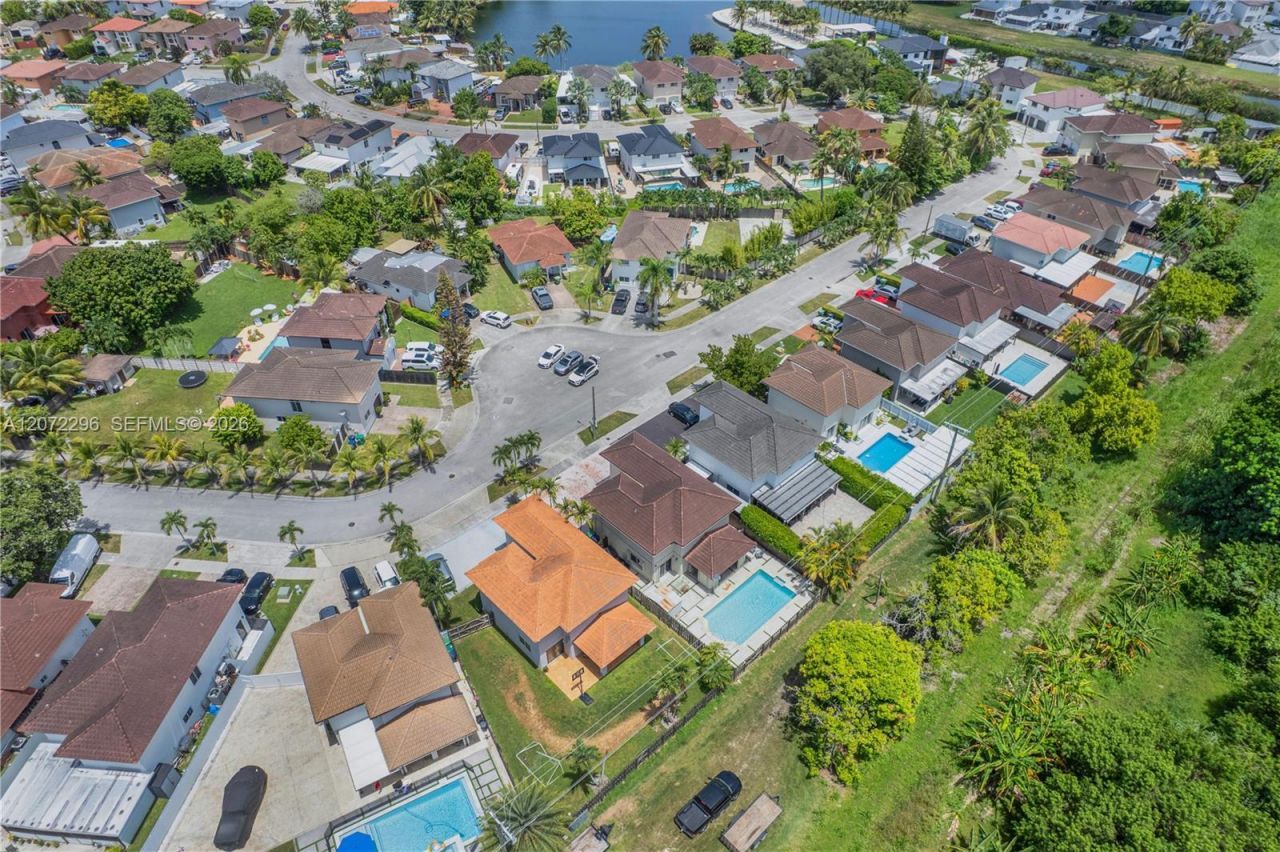 16711 SW 140th Ave , Miami, FL 33177 Photo
