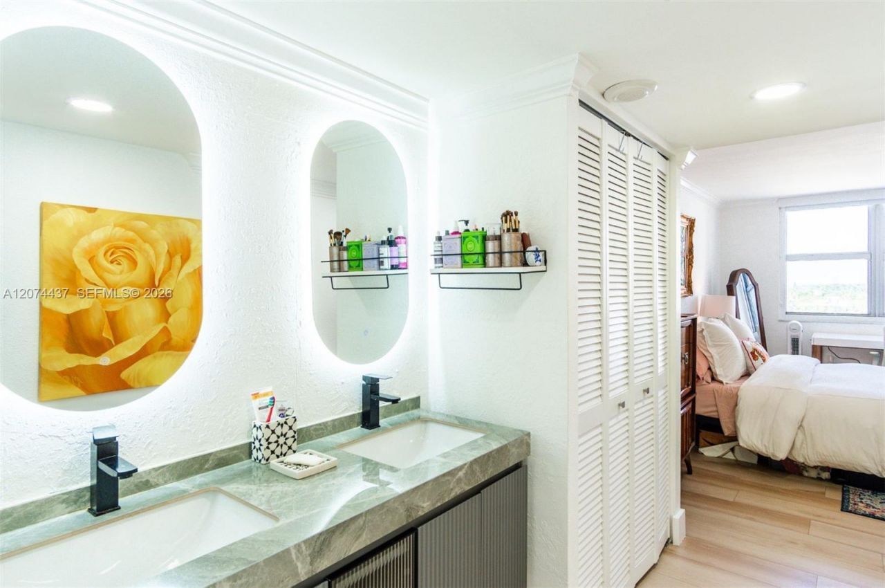 5701 Collins Ave, Unit 605, Miami Beach, FL 33140 Photo