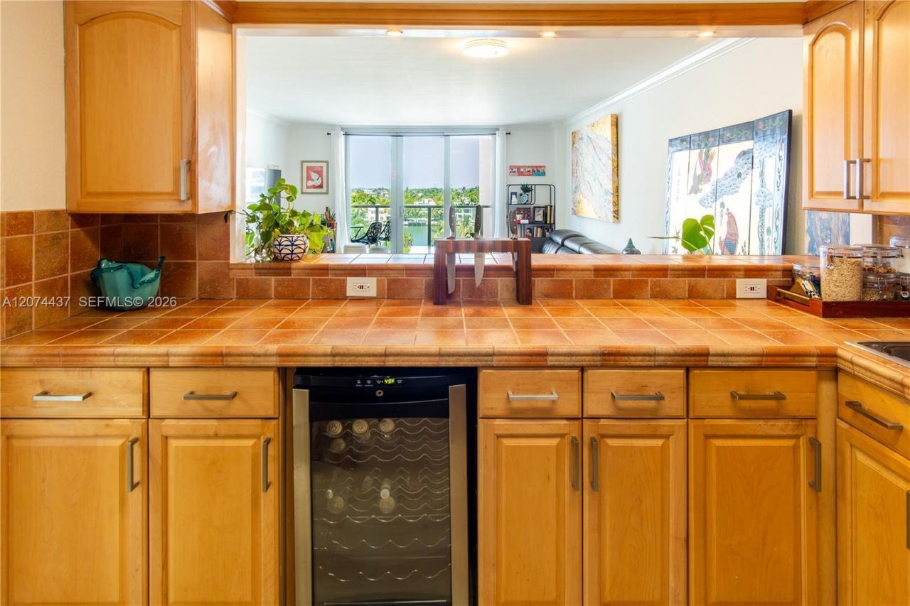 5701 Collins Ave, Unit 605, Miami Beach, FL 33140 Photo