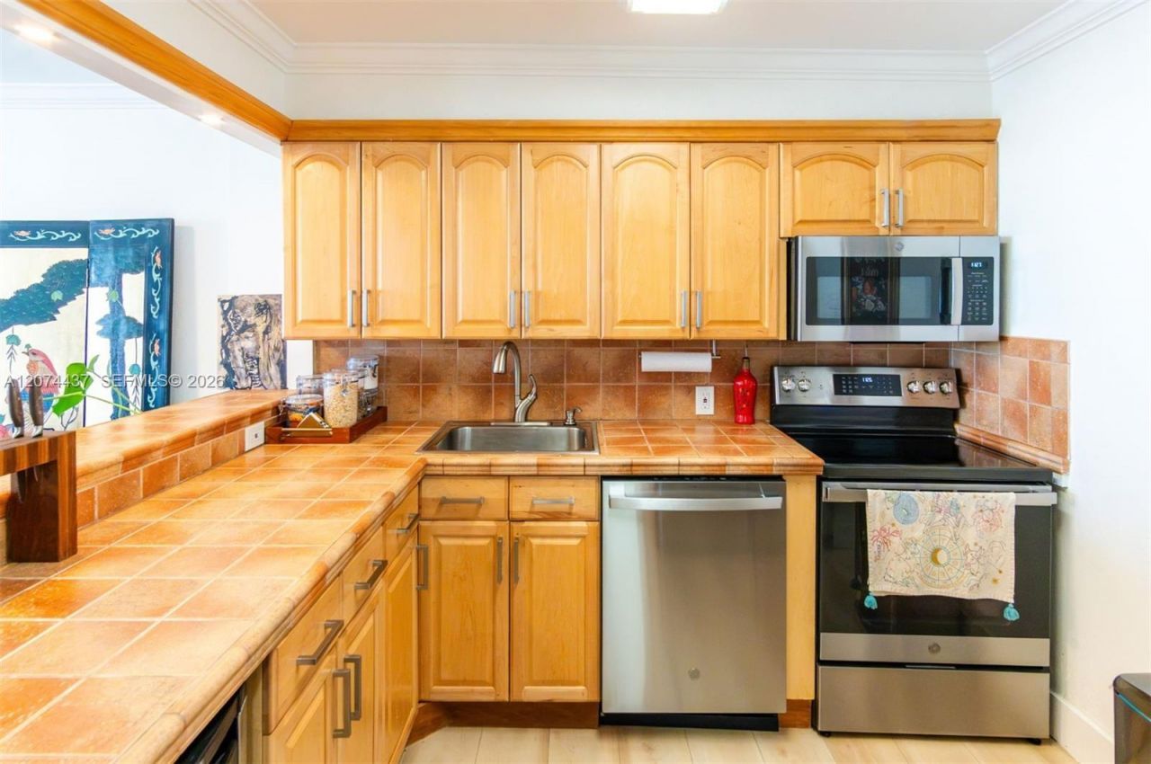 5701 Collins Ave, Unit 605, Miami Beach, FL 33140 Photo