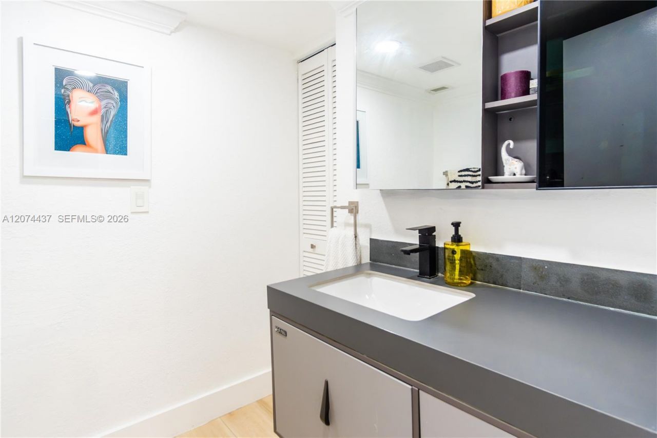 5701 Collins Ave, Unit 605, Miami Beach, FL 33140 Photo