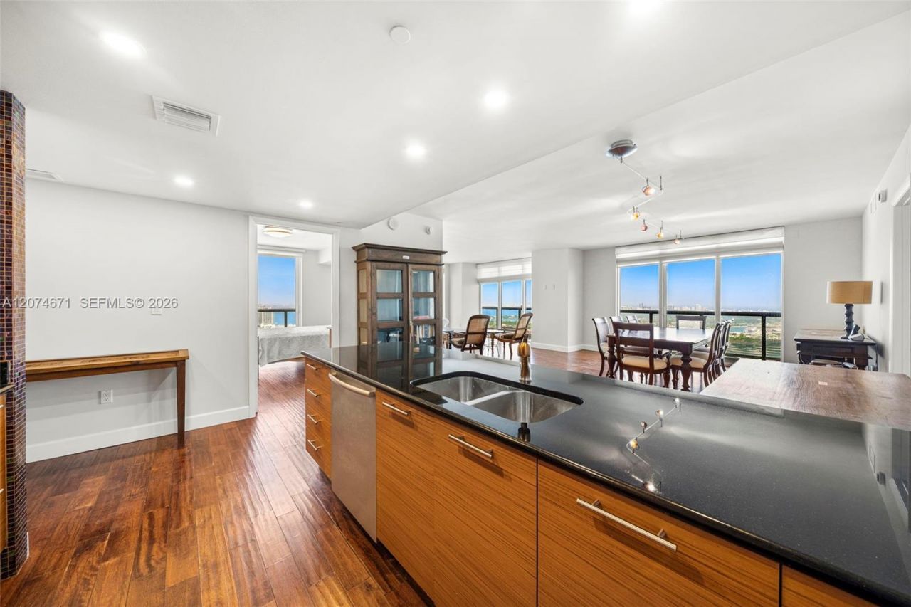50 Biscayne Blvd, Unit 4402, Miami, FL 33132 Photo