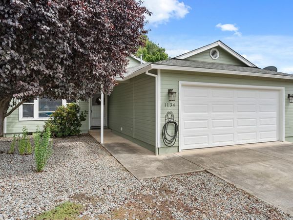 1134 Coachman Drive, Central Point, OR 97502