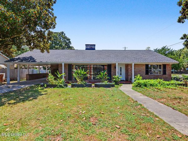 1095 Columbus Street, Biloxi, MS 39530