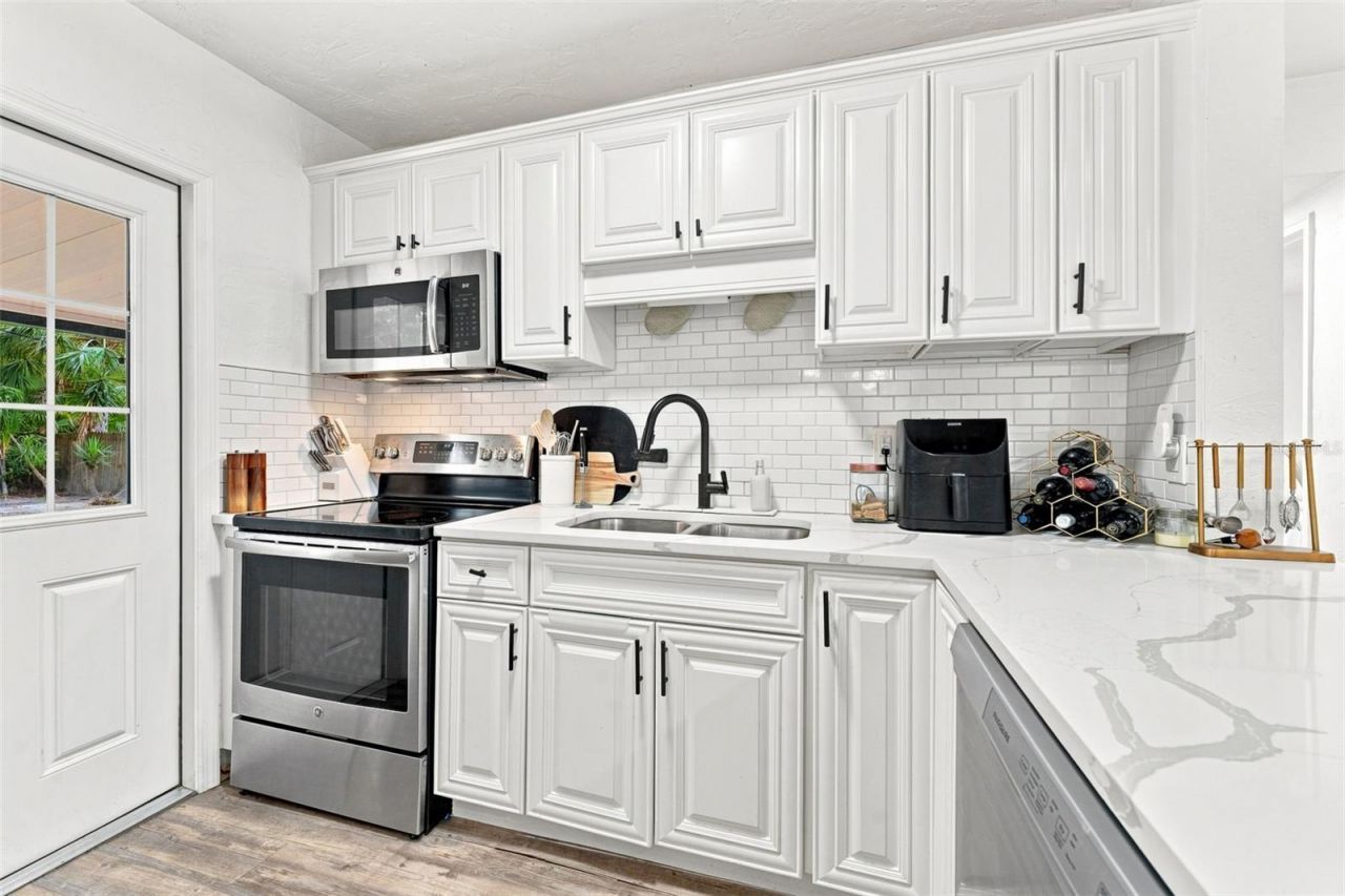 240 42nd Avenue Ne, Saint Petersburg, FL 33703 Photo