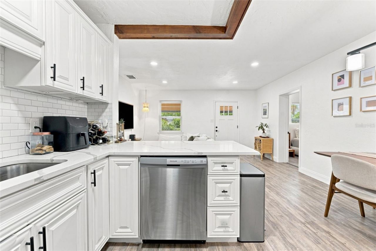 240 42nd Avenue Ne, Saint Petersburg, FL 33703 Photo