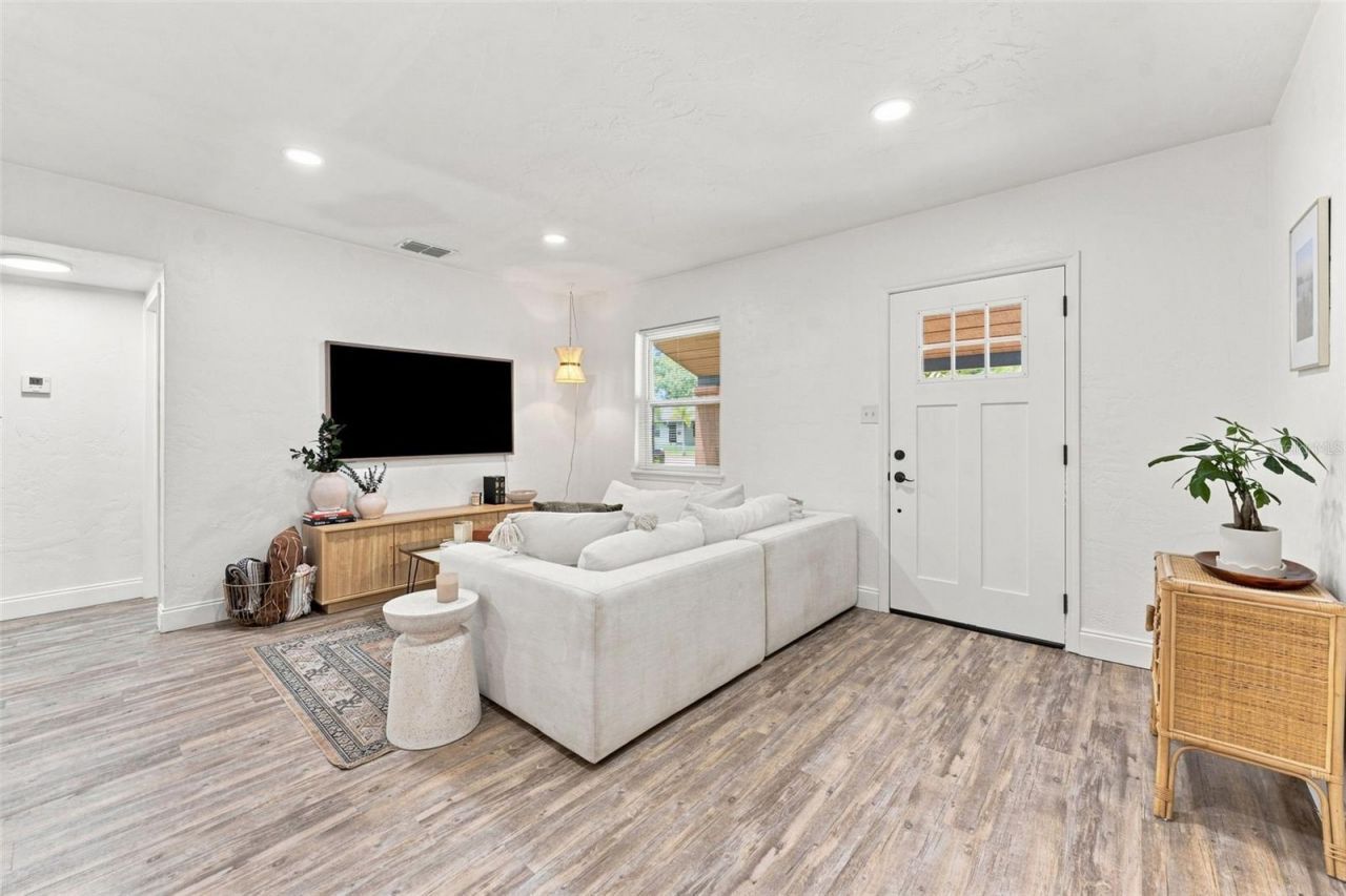 240 42nd Avenue Ne, Saint Petersburg, FL 33703 Photo