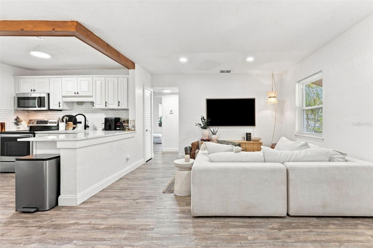 240 42nd Avenue Ne, Saint Petersburg, FL 33703 Photo