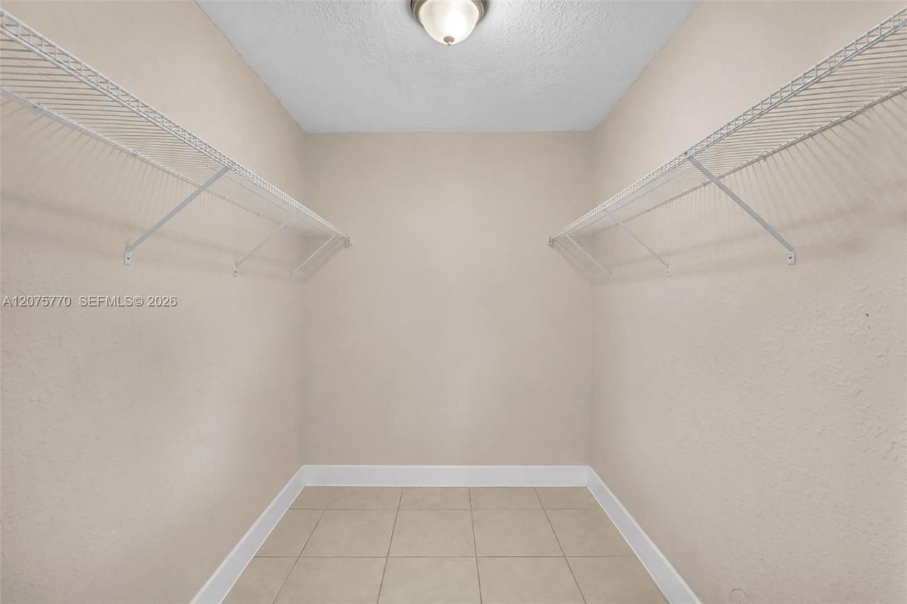 907 NE 5th St , Hallandale Beach, FL 33009 Photo