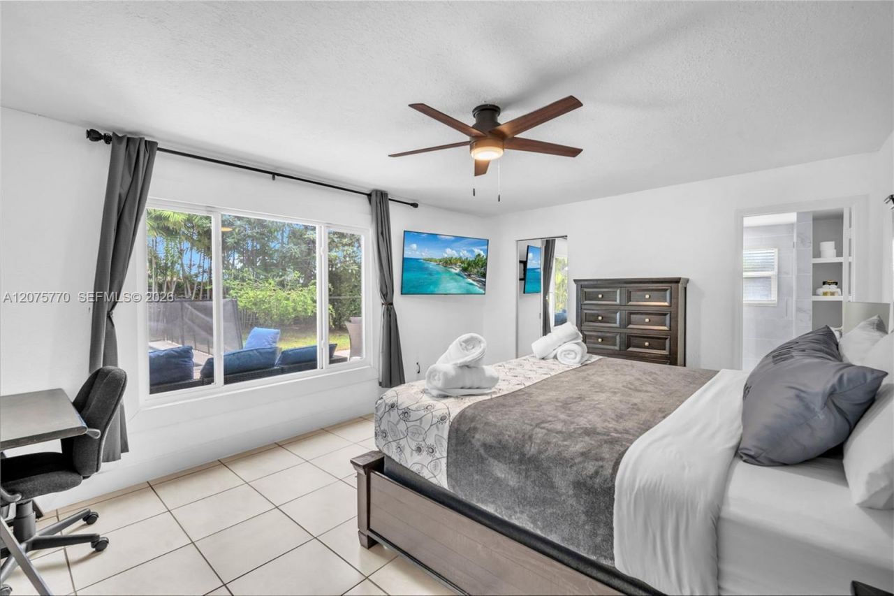 907 NE 5th St , Hallandale Beach, FL 33009 Photo