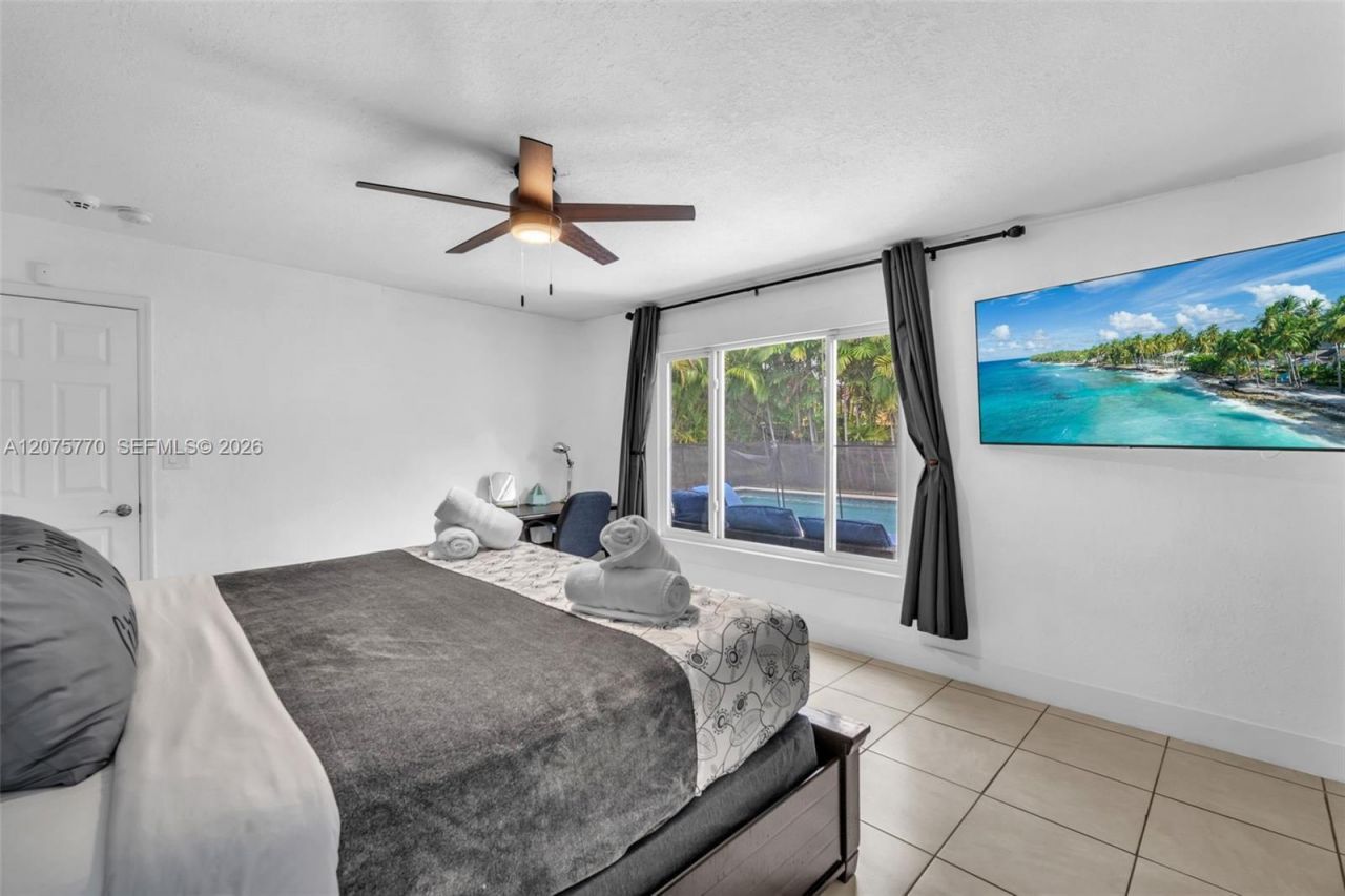 907 NE 5th St , Hallandale Beach, FL 33009 Photo
