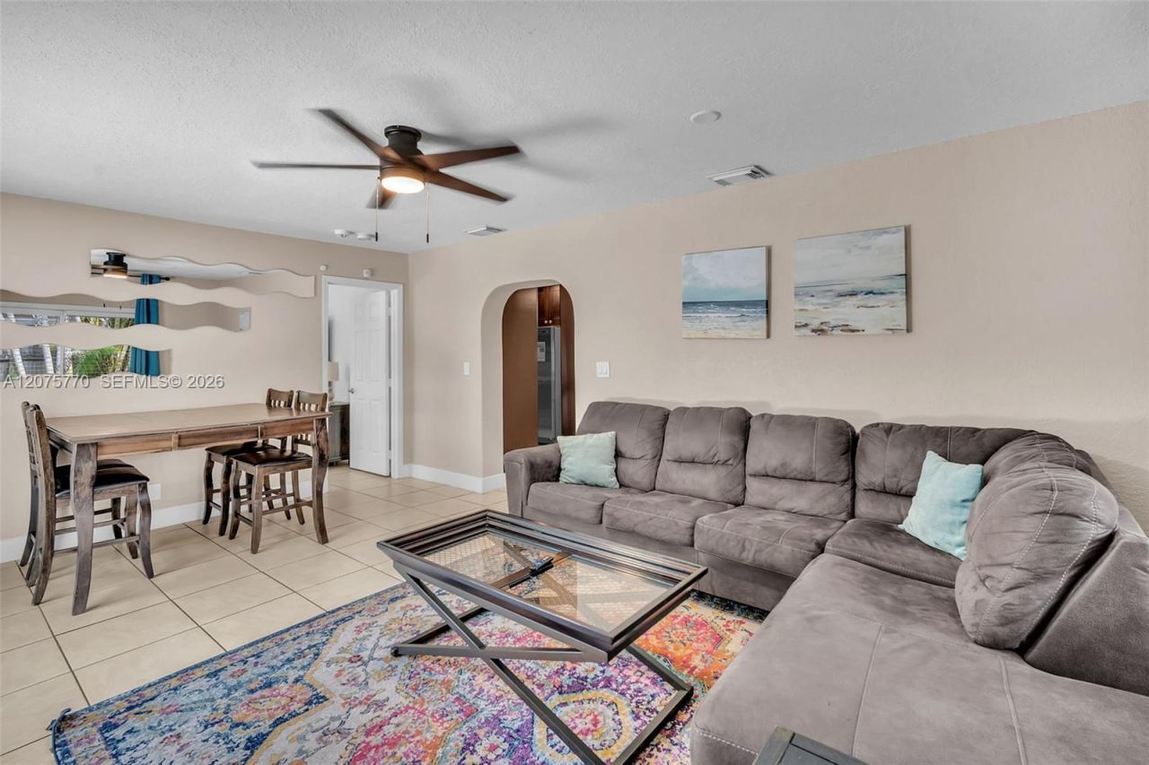 907 NE 5th St , Hallandale Beach, FL 33009 Photo