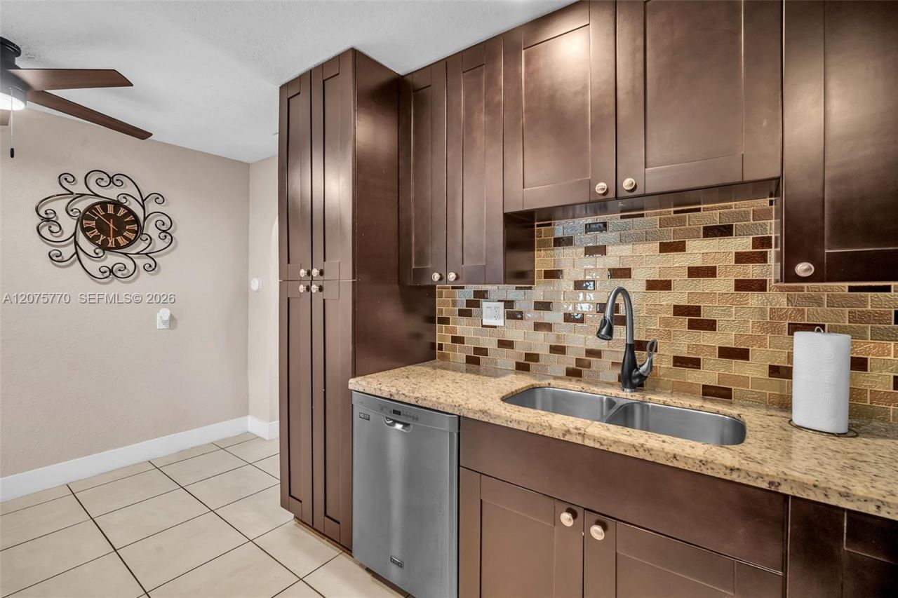 907 NE 5th St , Hallandale Beach, FL 33009 Photo