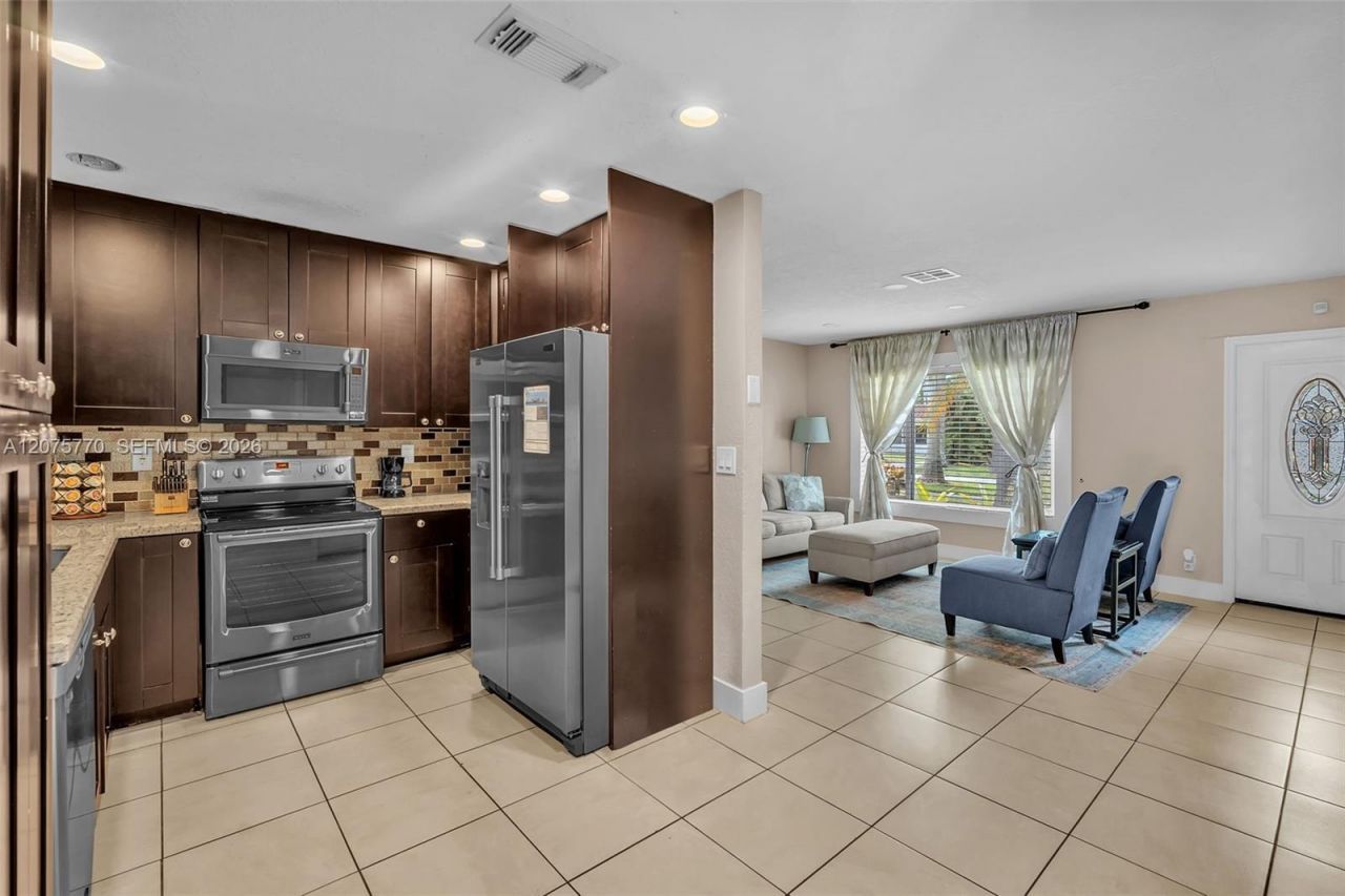 907 NE 5th St , Hallandale Beach, FL 33009 Photo