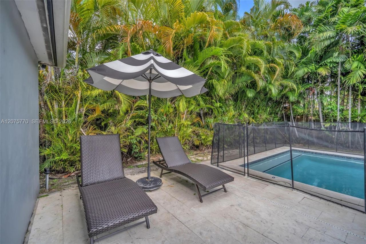 907 NE 5th St , Hallandale Beach, FL 33009 Photo