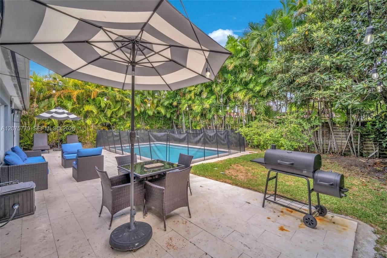 907 NE 5th St , Hallandale Beach, FL 33009 Photo