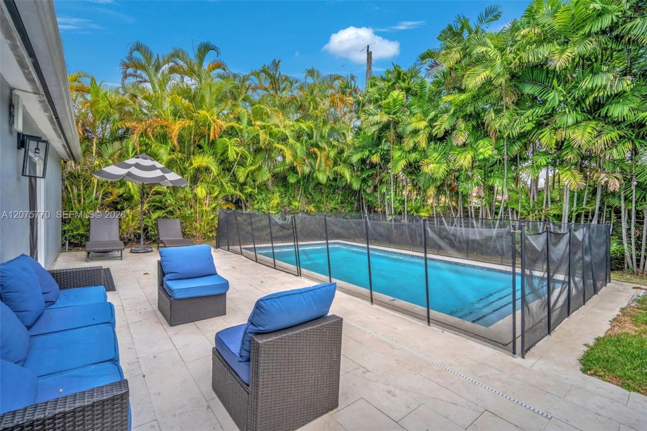 907 NE 5th St , Hallandale Beach, FL 33009 Photo