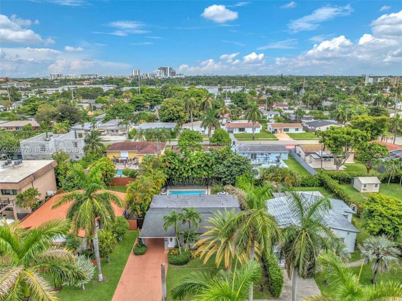 907 NE 5th St , Hallandale Beach, FL 33009 Photo