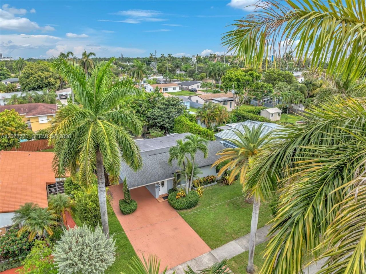 907 NE 5th St , Hallandale Beach, FL 33009 Photo