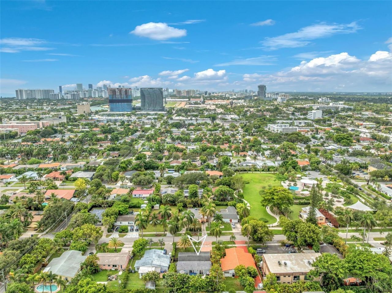 907 NE 5th St , Hallandale Beach, FL 33009 Photo