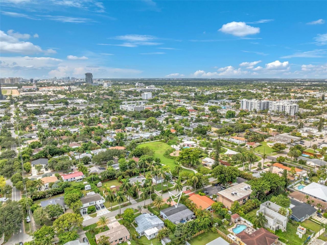 907 NE 5th St , Hallandale Beach, FL 33009 Photo