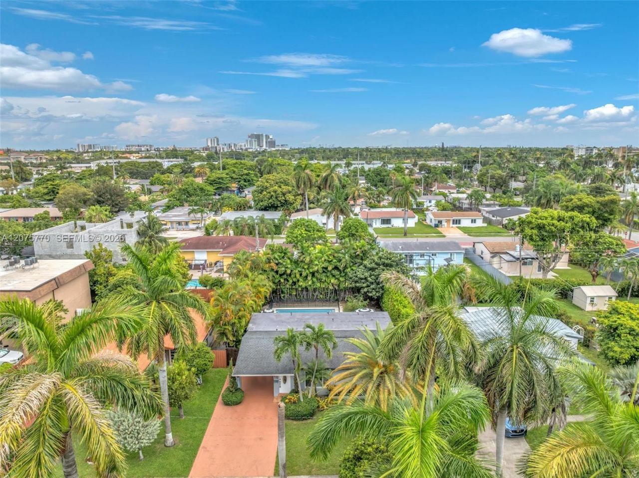 907 NE 5th St , Hallandale Beach, FL 33009 Photo