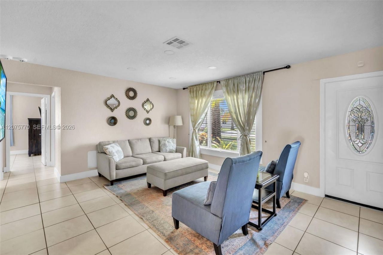 907 NE 5th St , Hallandale Beach, FL 33009 Photo