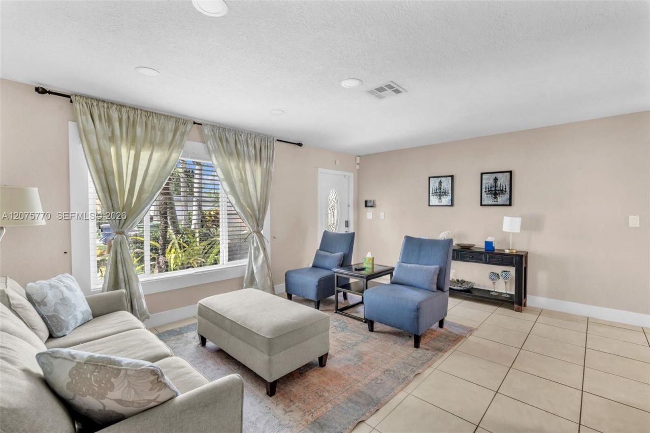 907 NE 5th St , Hallandale Beach, FL 33009 Photo