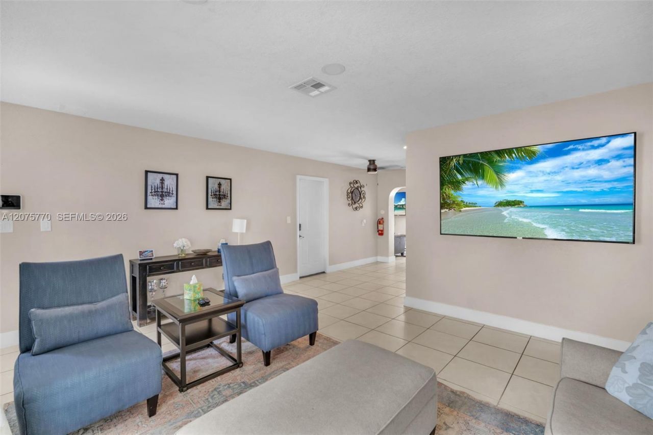 907 NE 5th St , Hallandale Beach, FL 33009 Photo