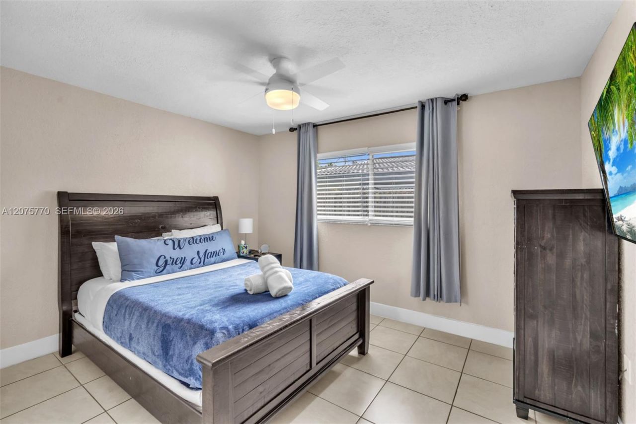907 NE 5th St , Hallandale Beach, FL 33009 Photo